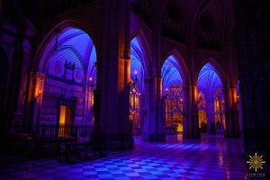 lumina catedral de toledo. Interior de la Catedral iluminado de noche