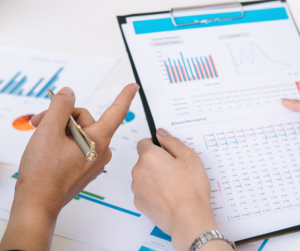La IA y el análisis de datos son herramientas que utilizamos para mejorar la eficiencia en la organización de eventos