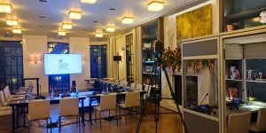Reuniones internacionales con servicio de streaming, audiovisuales y servicio de traducción e interpretación. Meraki Cultura Audiovisual
